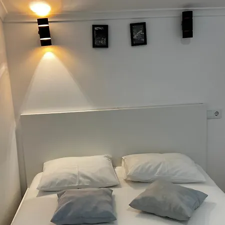 Apartamento Bernardim Ribeiro - 5ª Andar * 리스본