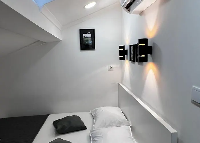 Apartamento Bernardim Ribeiro - 5ª Andar * Lisbona